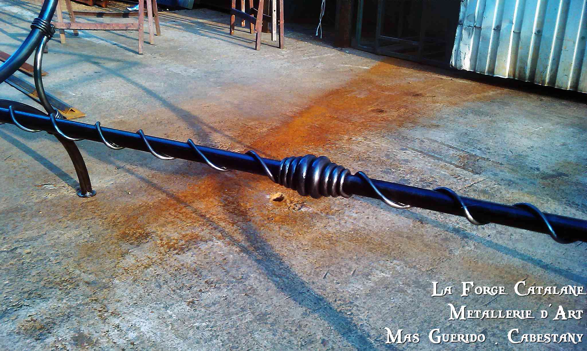 pied de table travailler en fer  forge catalane.jpg